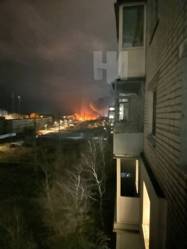 Großer Brand nach Explosionen in Berdjansk