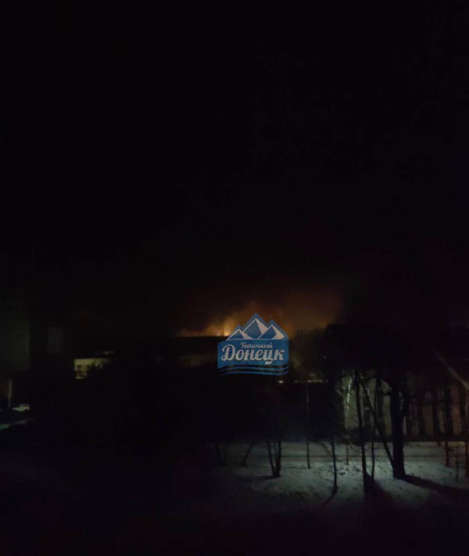 Feuer und Explosionen in Khartsyzk gemeldet