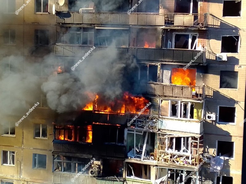 Schäden an Wohnungen in Avdiyivka durch russischen Beschuss