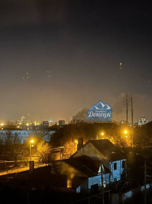 Große Explosion in Donezk im ehemaligen Stal-Kinogebäude gemeldet