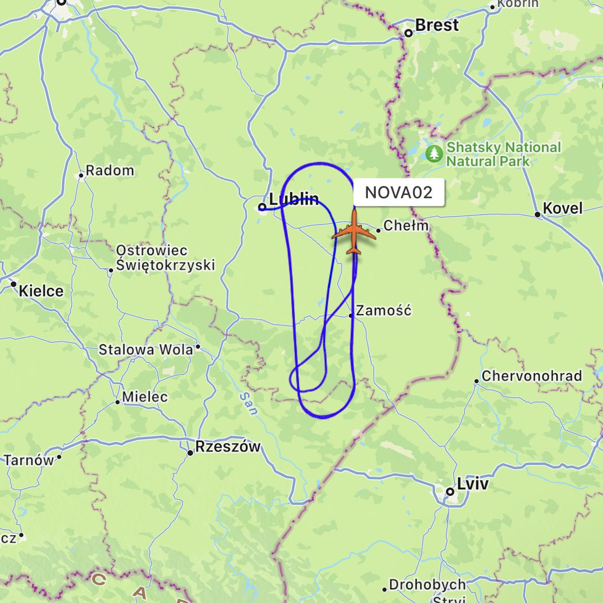 L'US Air Force E-3B Sentry et le RC-135W vus plus tôt font encore des tours au-dessus de la Pologne près de la frontière ukrainienne et biélorusse ; ils sont en vol depuis plus de 7 heures maintenant et semblent être en train de faire le plein afin de garder un œil sur eux un peu plus longtemps