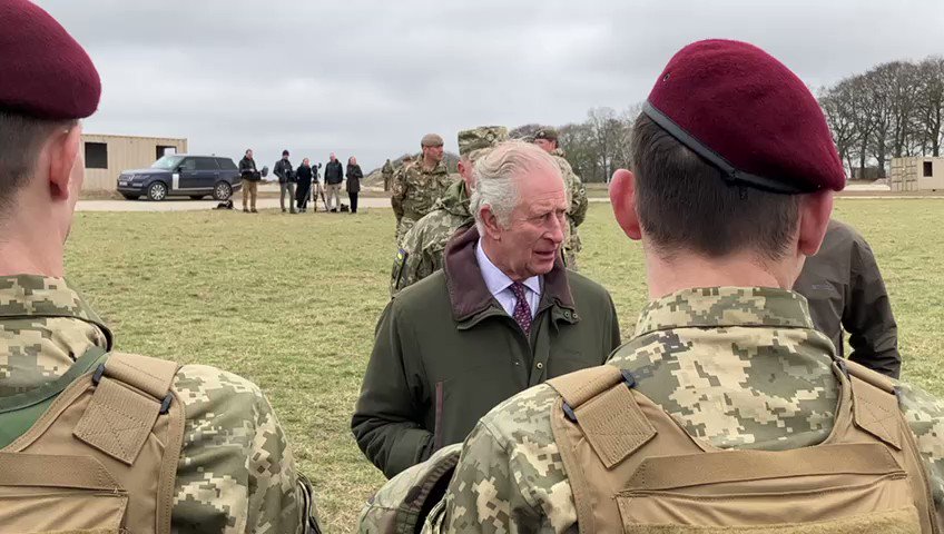 Le roi Charles a rencontré les troupes ukrainiennes qui s'entraînent actuellement au Royaume-Uni