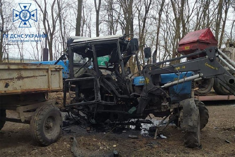 Eine Person, die infolge einer Landminenexplosion im Dorf Skorinets in der Region Tschernihiw verwundet wurde