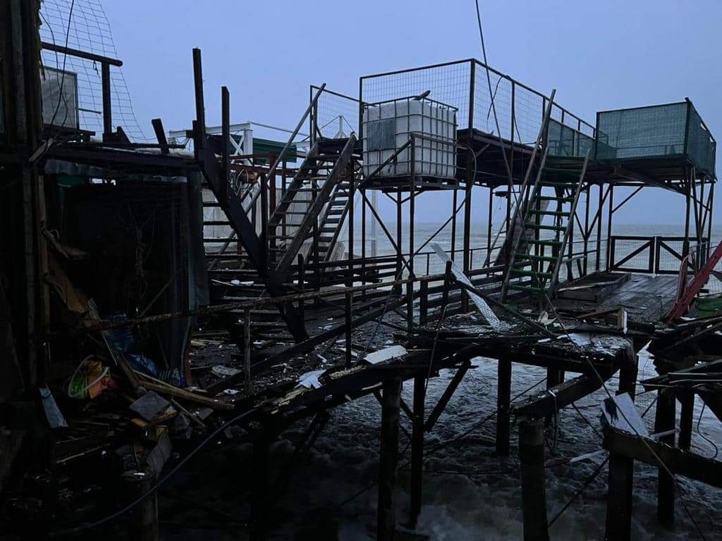 Infolge eines Sturms explodierte eine Marinemine im Gebiet von Odessa und beschädigte mehrere Gebäude am Ufer