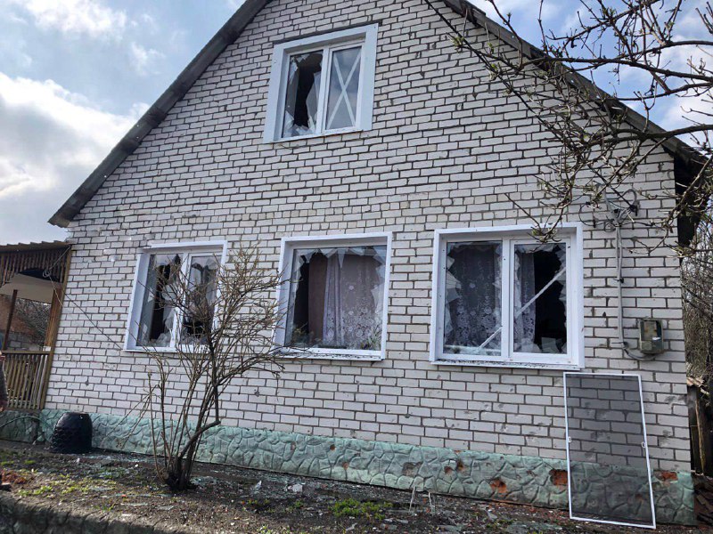 Daños después de bombardeos de mortero en el pueblo de Novaya Tavolzhanka de la región de Belgorod