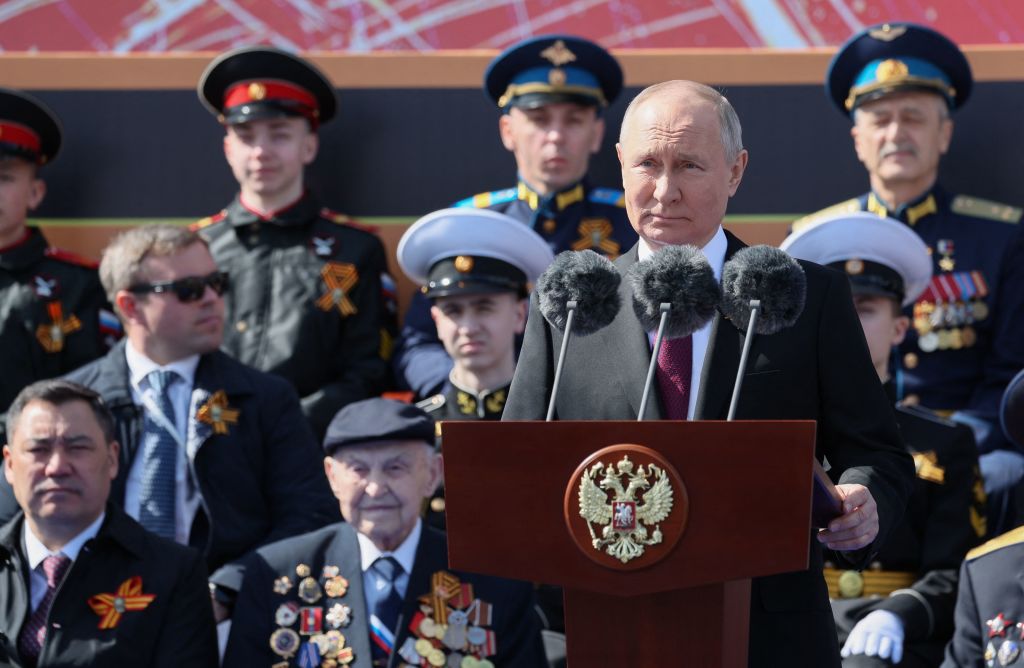 Putin behauptet, während der Rede zum Tag des Sieges einen „echten Krieg gegen Russland entfesselt zu haben