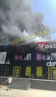 In Mariupol brennt das Einkaufszentrum Vostochny