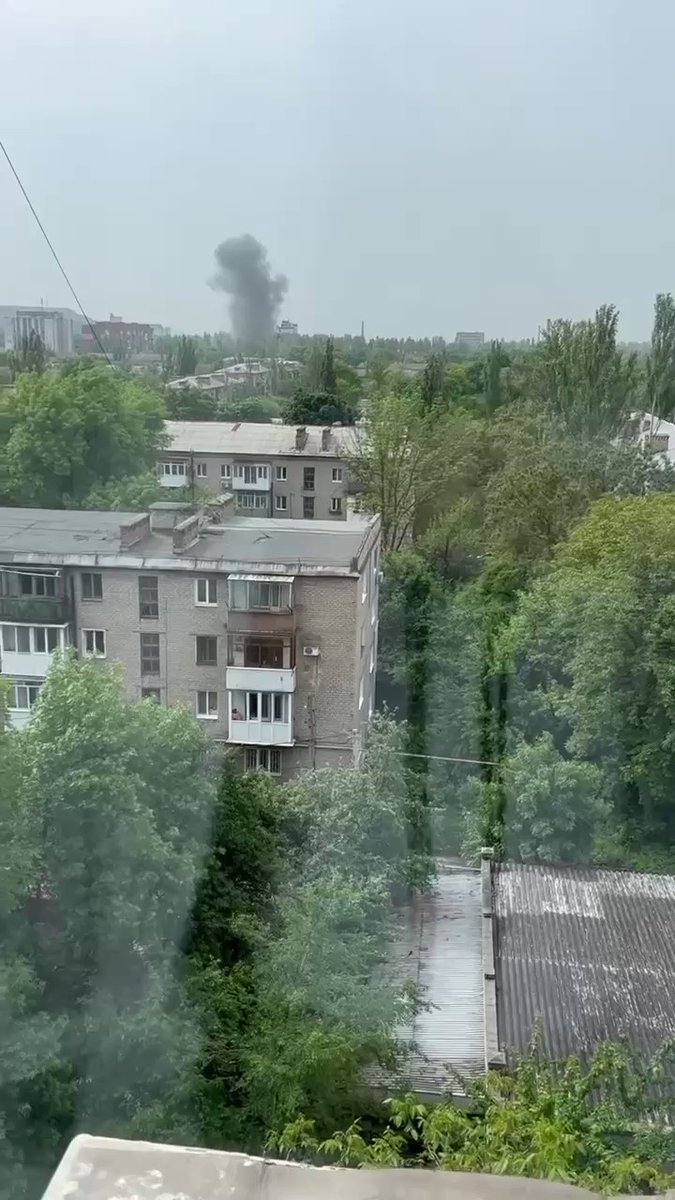 Des frappes de missiles signalées dans le district de Kalininsky à Donetsk