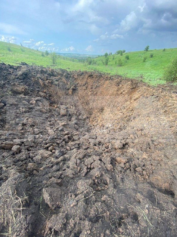 Zwischen den Dörfern Osadchee und Krasnoye in der Region Belgorod wurden Trümmer einer S-200-Rakete gefunden