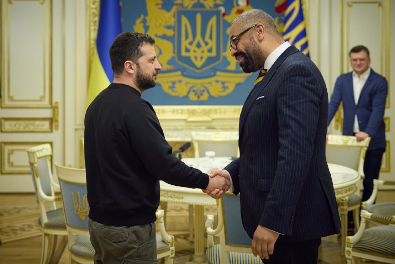 Der britische Außenminister James Cleverly traf sich in Kiew mit Präsident Selenskyj