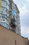 2 personas heridas después de que un dron explosivo se estrellara contra un bloque de apartamentos residenciales en Voronezh