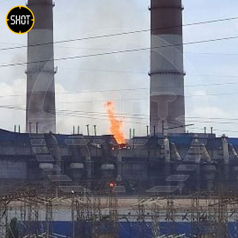 Bei einem Brand im GRES-Kraftwerk Nowotscherkassk wurden drei Menschen verletzt. Sie werden nun im Sanitätsdienst des Unternehmens untersucht. Die Brandfläche hat sich auf 300 Quadratmeter vergrößert