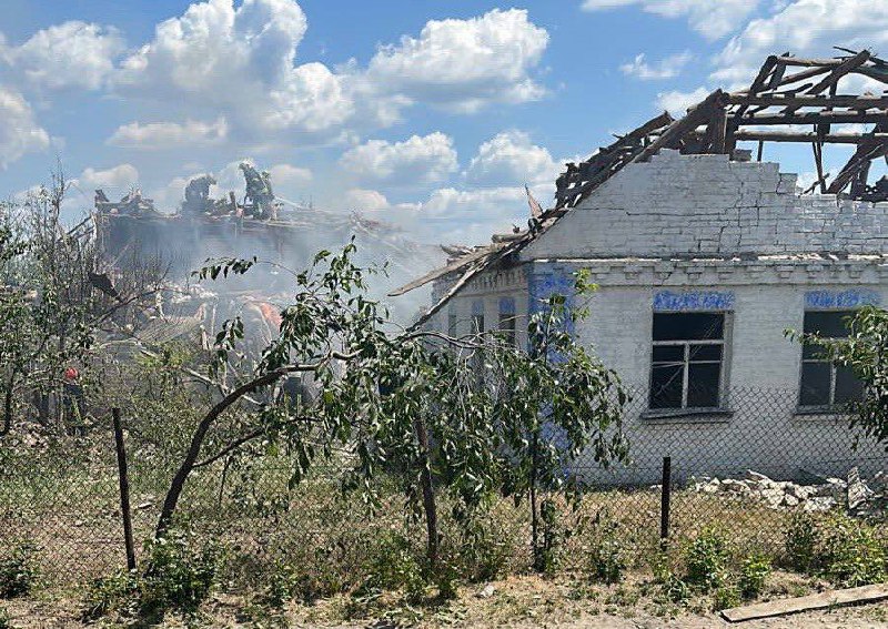 In der Region Kiew gibt es Verletzte, nachdem Trümmer einer Rakete auf das Wohngebiet gefallen sind