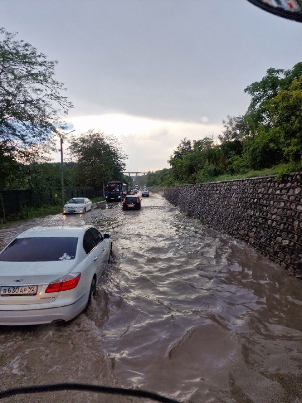 Sturzfluten nach Regenfällen im Bezirk Sewastopol