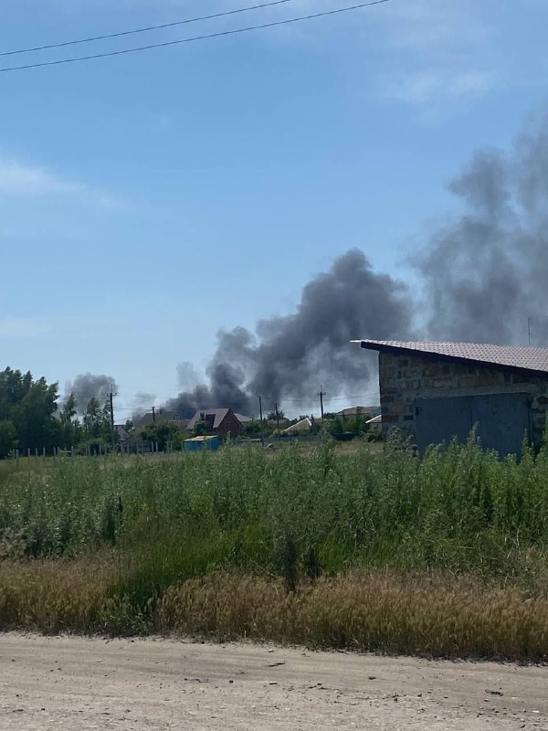 Incendie après des explosions à Henichesk