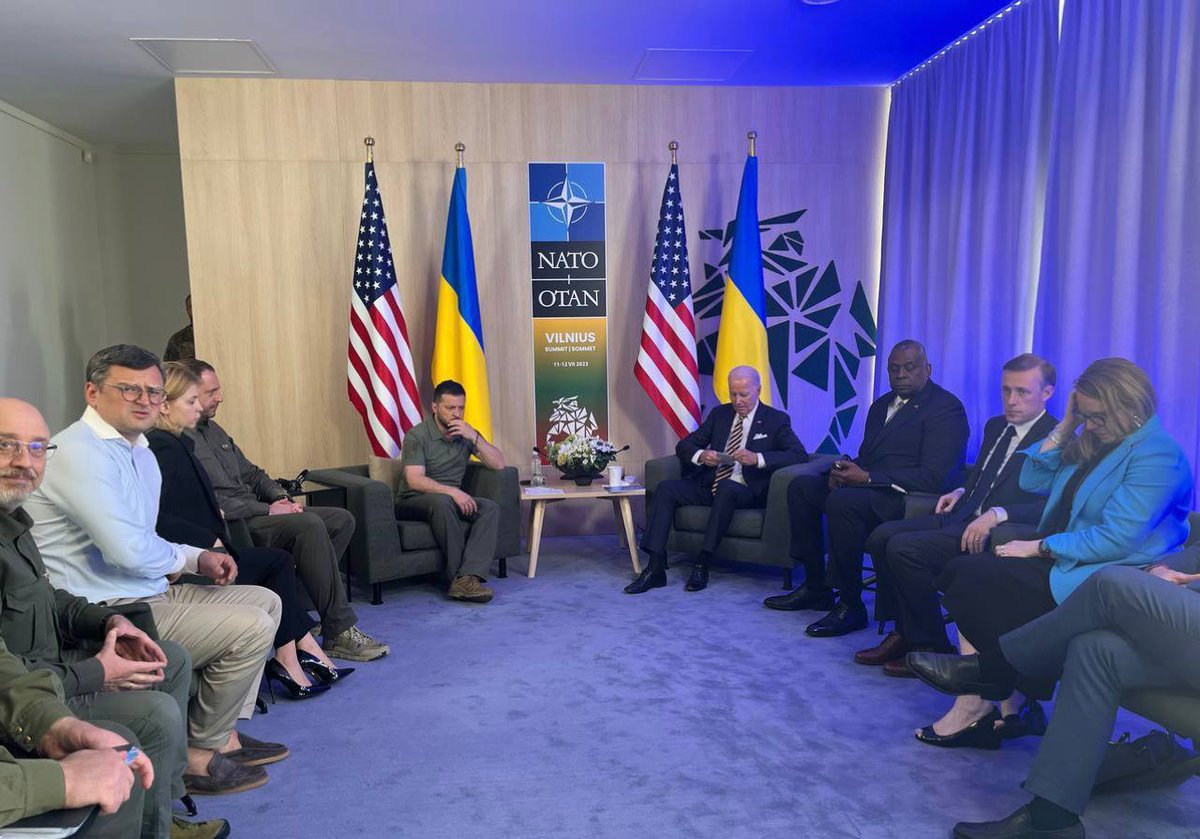 El presidente Volodymyr Zelensky inició una reunión con el presidente Joe Biden en la cumbre de la OTAN en Vilna