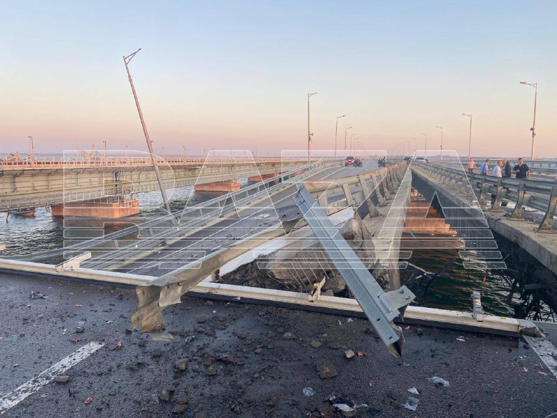 Bilder der Schäden an der Kertsch-Brücke nach Explosionen