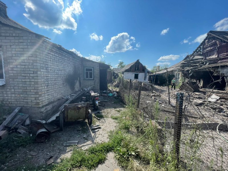 Zwei Kinder wurden durch russischen Beschuss im Dorf Druschba in der Gemeinde Torezk getötet, eine weitere Person wurde verletzt