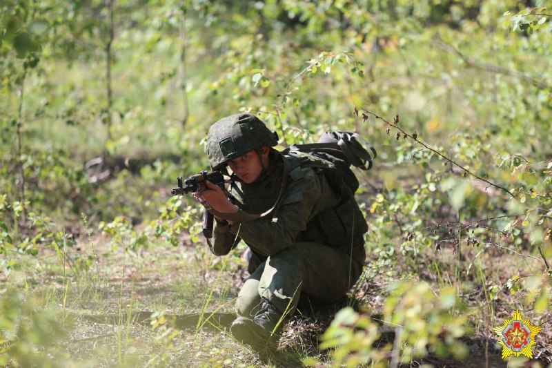 Das belarussische Verteidigungsministerium zeigt Bilder des PMC Wagner-Trainings mit mechanisierten Brigaden