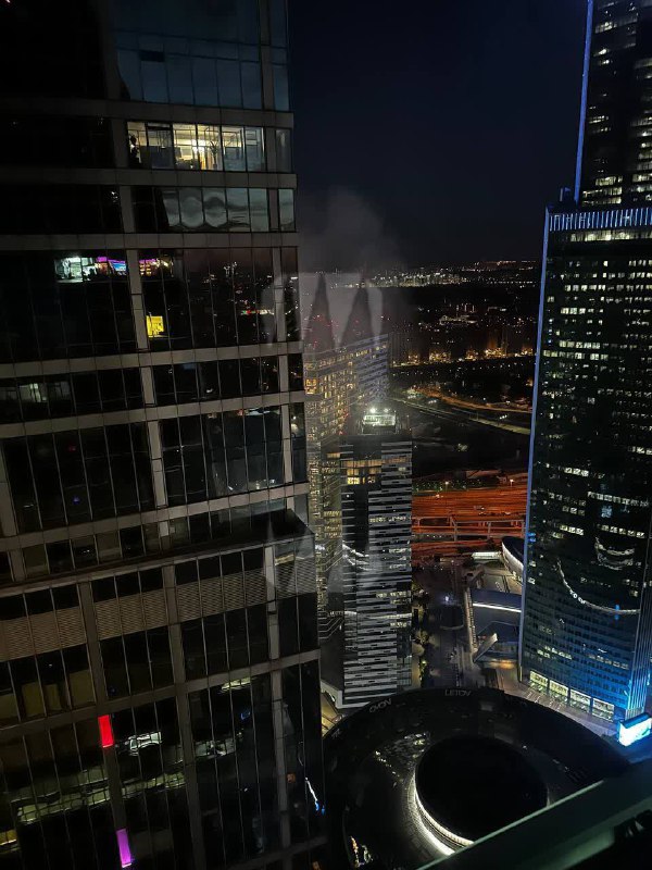Explosion in Moskau, nachdem Drohne einen Turm im Moskauer Stadtbezirk getroffen hatte