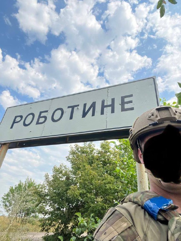Ukrainisches Militär am Eingang von Robotyne