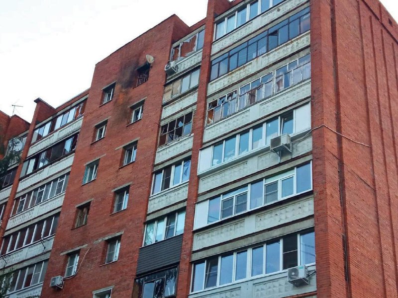 Schaden nach Drohnenabsturz in Wohngebäude in Kursk