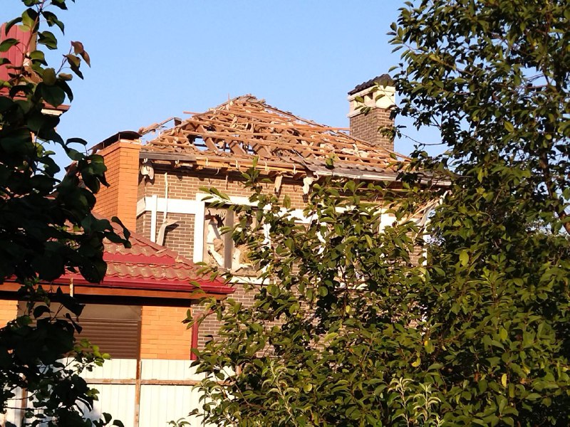 Una casa abandonada resultó dañada en un presunto ataque con drones en Bataisk de la región de Rostov