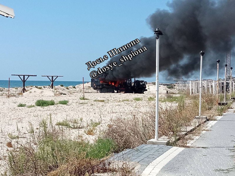 Vehículo militar ruso (presunto radar) fue destruido en el puerto de Zaliznyi