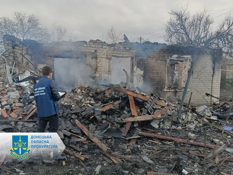 4 personnes ont été blessées suite à une frappe de missile russe à Selydove et 1 personne tuée et 5 blessées lors d'un bombardement à Ocheretyne