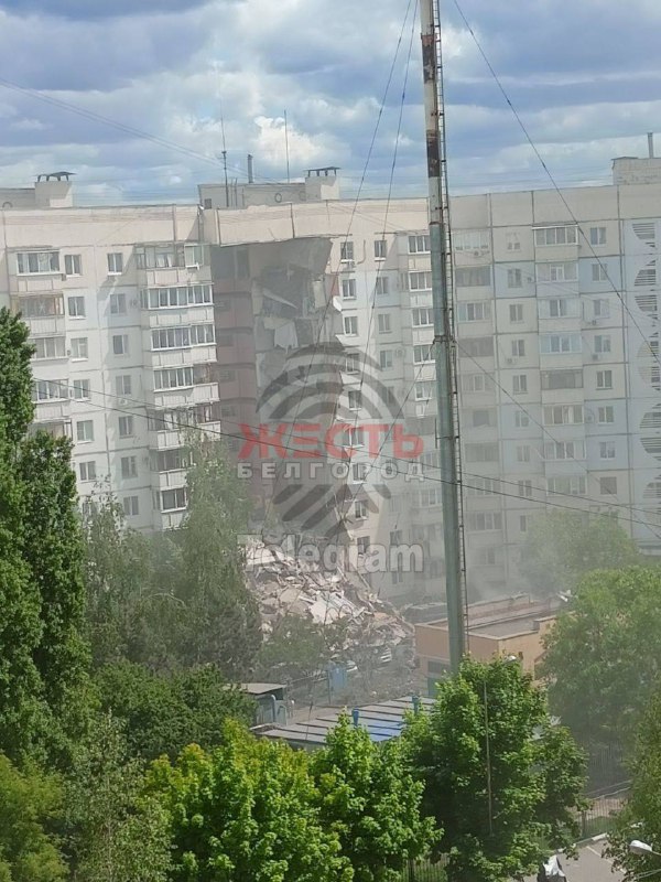 Une maison d'habitation a été partiellement détruite à Belgorod à la suite d'un bombardement