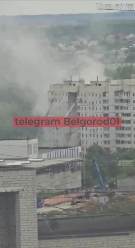 Le toit d'un immeuble endommagé à Belgorod s'est effondré