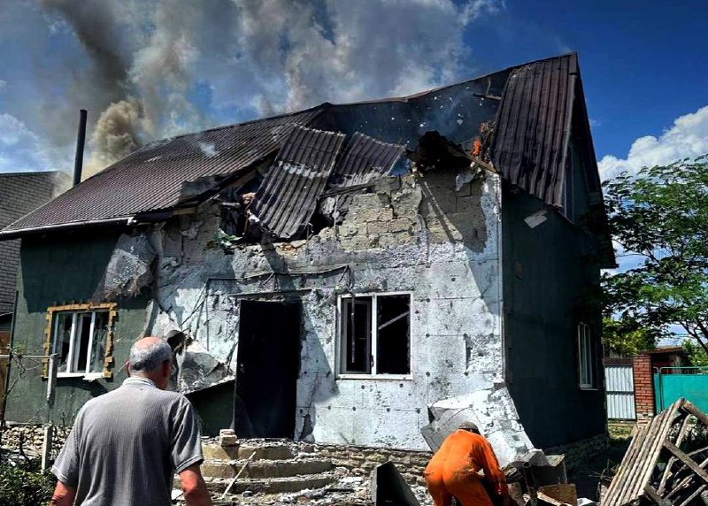 Zerstörung durch russisches Bombardement in Komyshany in der Region Cherson
