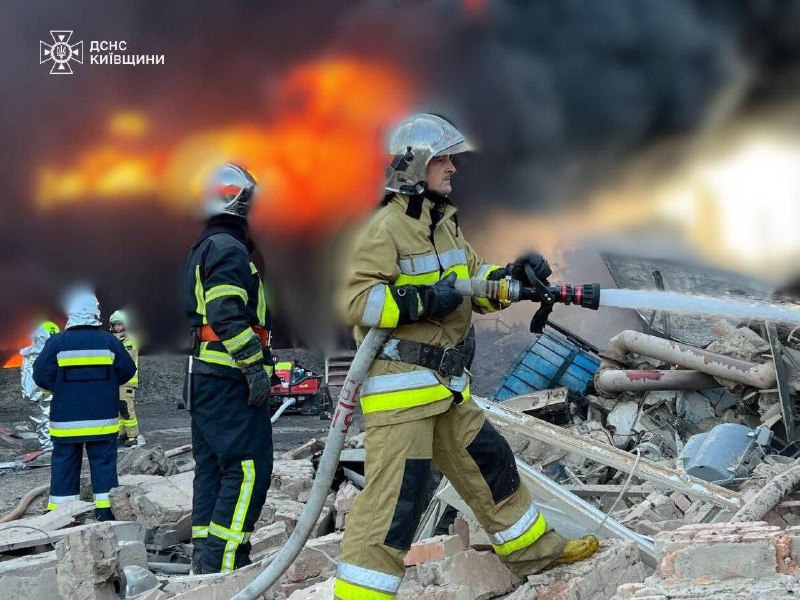 Großbrand in Unternehmen in der Region Kiew nach russischem Angriff
