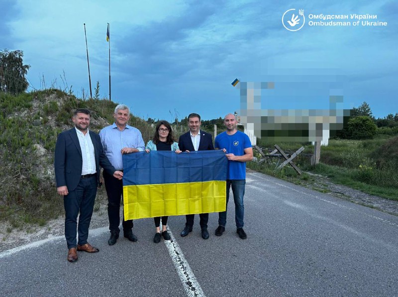 10 ukrainische Zivilisten wurden heute aus russischer und belarussischer Gefangenschaft befreit