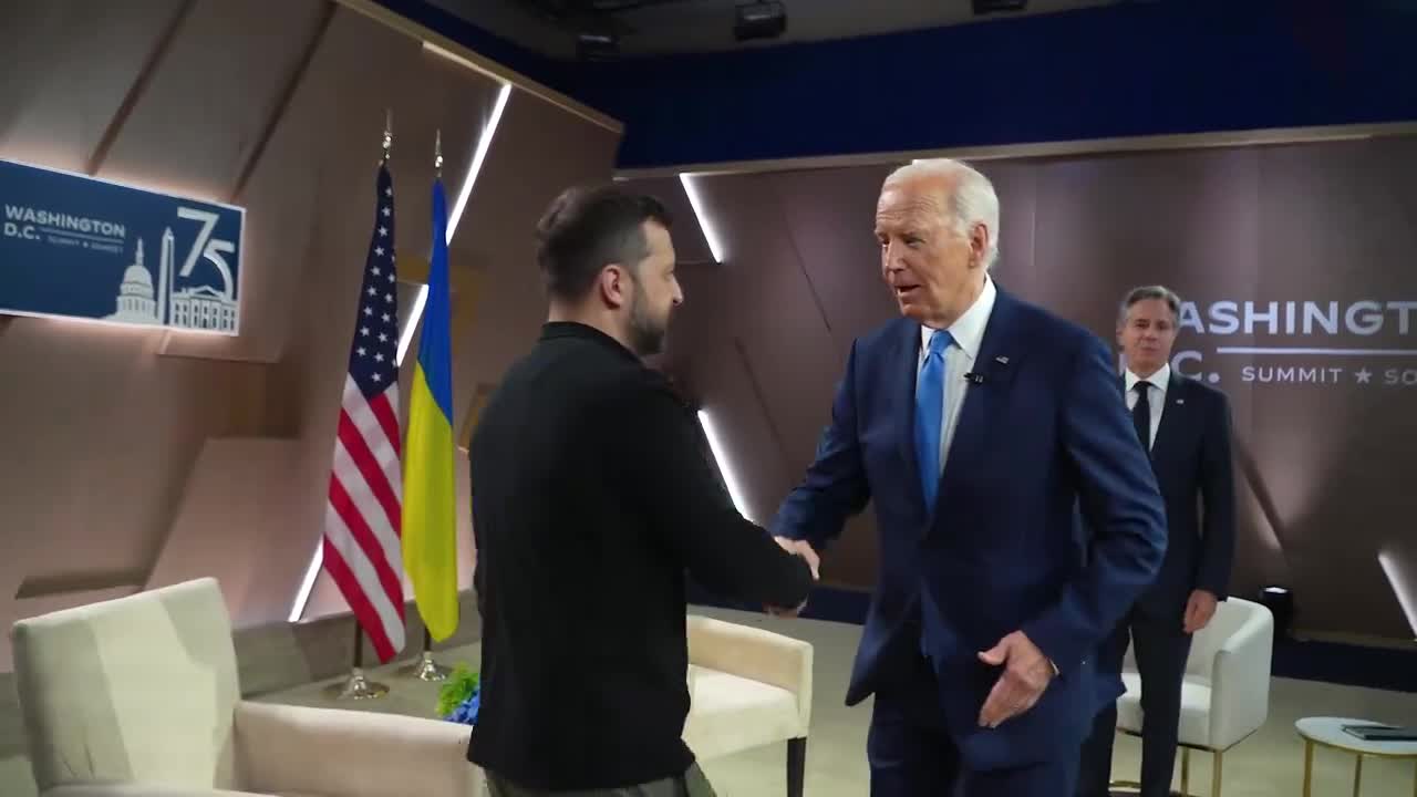 Presidente Zelensky: Apreciamos la decisión del presidente Joe Biden de fortalecer nuestras defensas aéreas con cinco nuevos sistemas Patriot y docenas de otros sistemas. Esta firme decisión nos ayudará a combatir el terrorismo ruso.