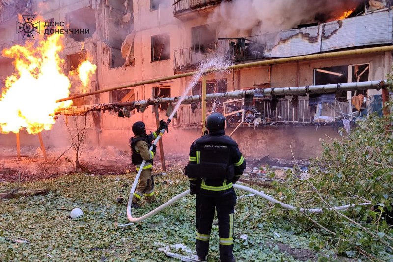 1 personne tuée et 17 blessées à la suite des bombardements de Myrnohrad et Raihorodok