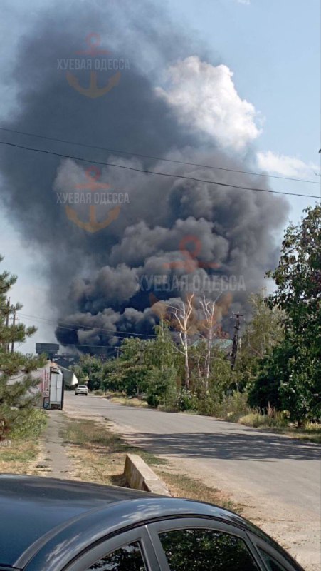 Großes Feuer in Malodolynske in der Region Odessa