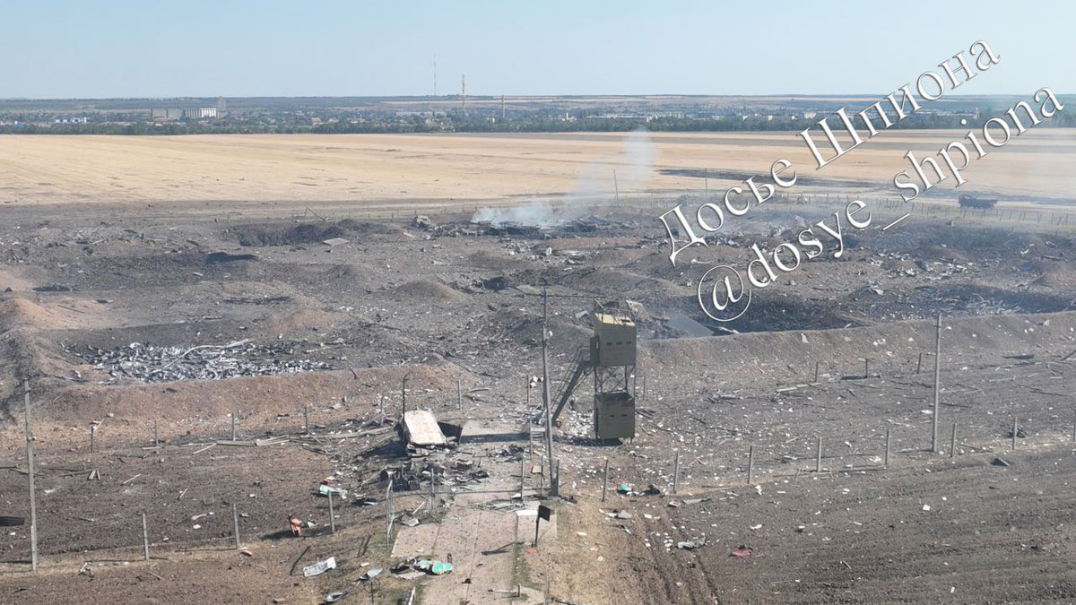 Photo d'un stockage de munitions d'aviation russe détruit sur la base aérienne de Morozovsk