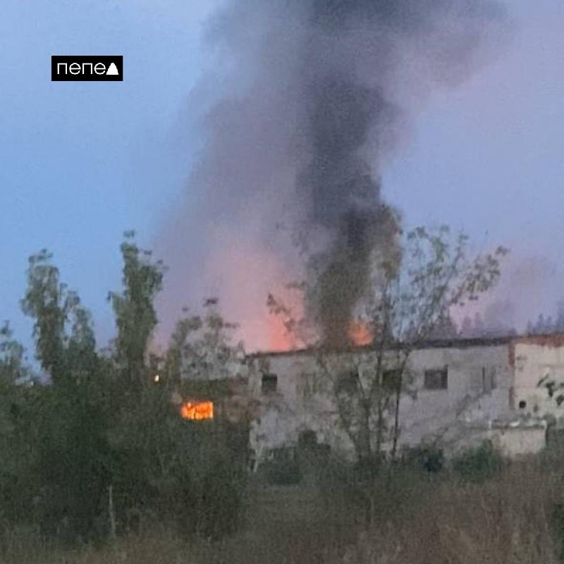 Eine Wartungsbasis für Militärfahrzeuge in Nowy Oskol in der Region Belgorod wurde gegen 2 Uhr morgens von Drohnen angegriffen