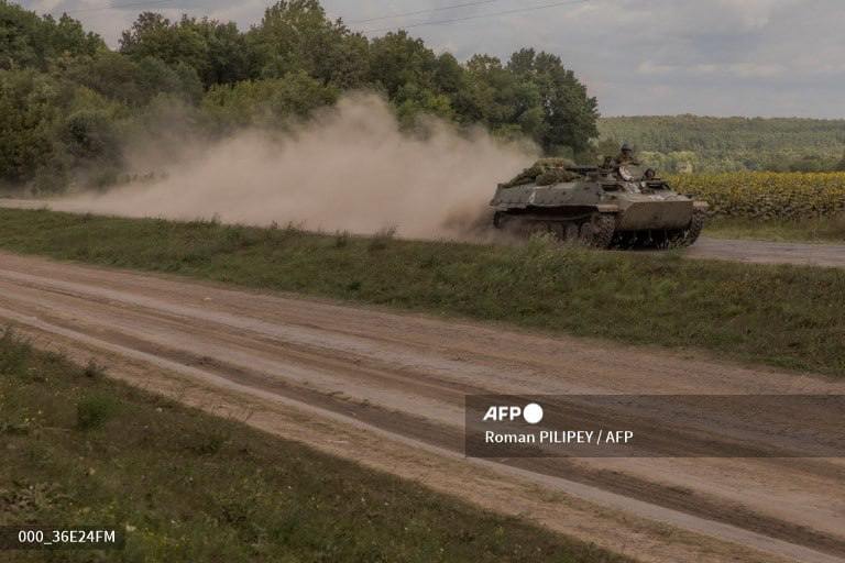 L'AFP publie des images de militaires ukrainiens traversant la frontière de la région de Soumy