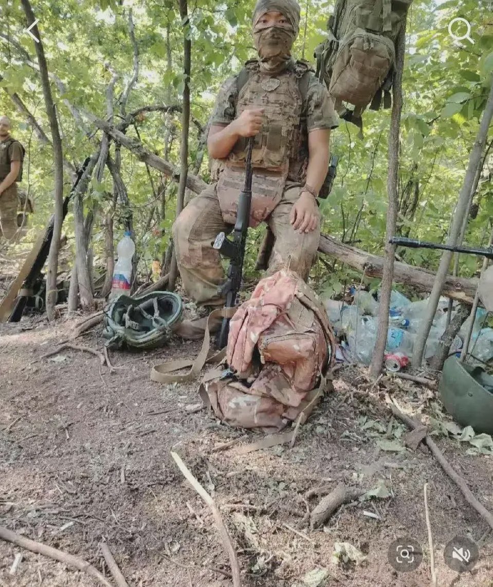 Laut Informationen, die in den sozialen Medien kursieren, wurden zwei Chinesen, die Anfang Juni der russischen Armee beigetreten waren, am 1. August im Kampf getötet, nachdem sie am 31. Juli als Kommandos an die Front geschickt worden waren.