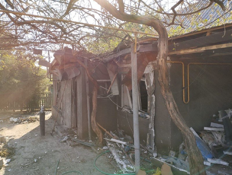 Une personne blessée suite à un bombardement à Tomyna Balka, région de Kherson, ce matin