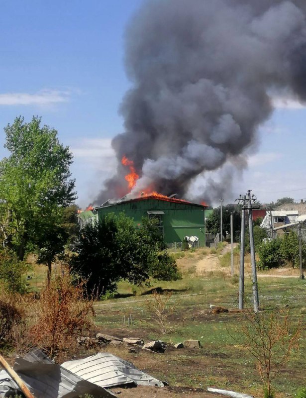 Feuer nach Drohnenangriff in Antoniwka