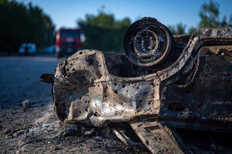 Consecuencias del bombardeo de ayer en Mirnograd, en la región de Donetsk