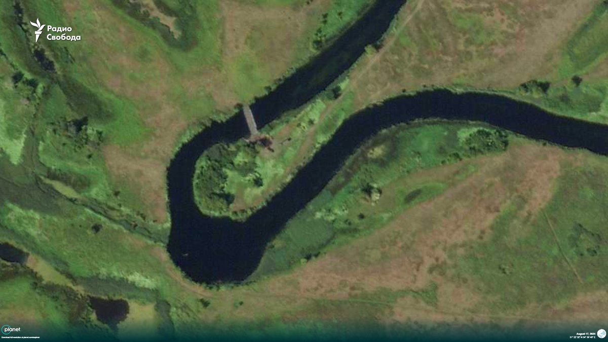 Encore un autre pont flottant sur la rivière Seym construit par les Russes à l'est de Zavannoe (51.376050, 34.612800). Image satellite de @planet prise le 17 août