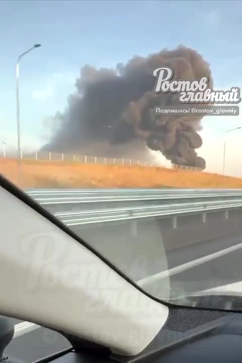 Öldepot des russischen staatlichen Ölreserveunternehmens „Atlas geriet nach Drohnenangriff in der Nähe von Kamensk-Shakhtinsky in der Region Rostow in Brand