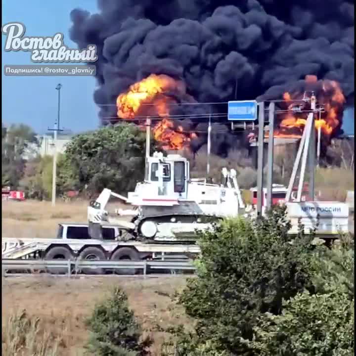 Der Brand im Öldepot bei Kamensk wiederholt die Situation in Proletarsk. Es gibt nicht genug Schaum, das Feuer kann nicht gelöscht werden. Die Gemeinde hat eine hohe Alarmstufe eingeführt.