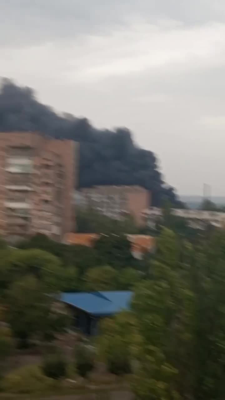 Grand incendie dans une maison d'habitation à Kramatorsk