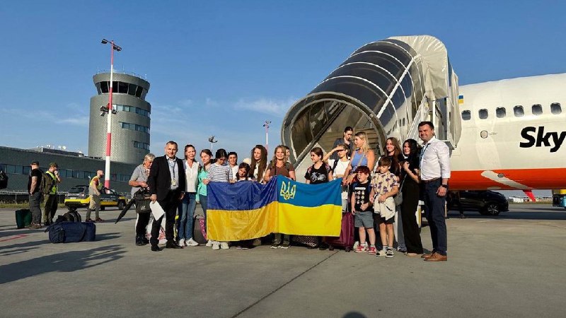 Das ukrainische Außenministerium evakuierte gemeinsam mit dem ukrainischen Militärgeheimdienst eine Gruppe von 25 Ukrainern aus dem Libanon, darunter 14 Erwachsene und 11 Kinder