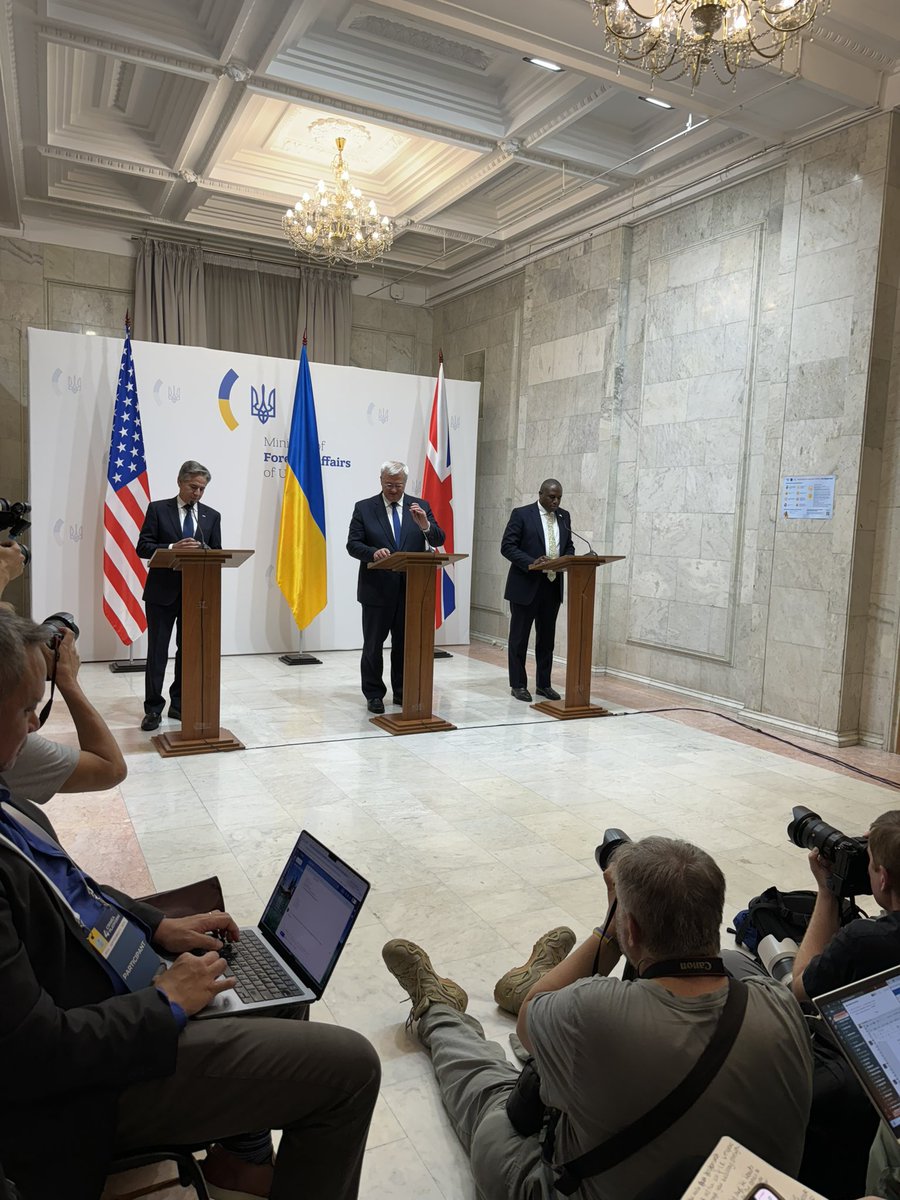 @SecBlinken @DavidLammy Los principales diplomáticos de Estados Unidos, el Reino Unido y Ucrania celebran una conferencia de prensa conjunta en Kyiv